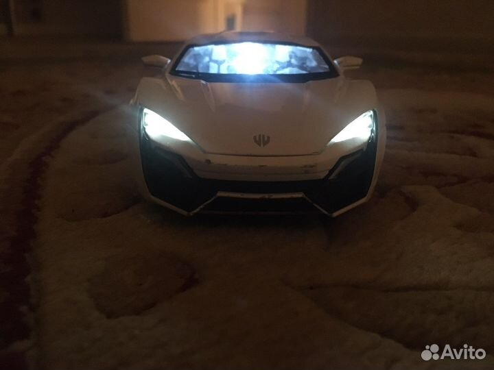 Машина игрушечная