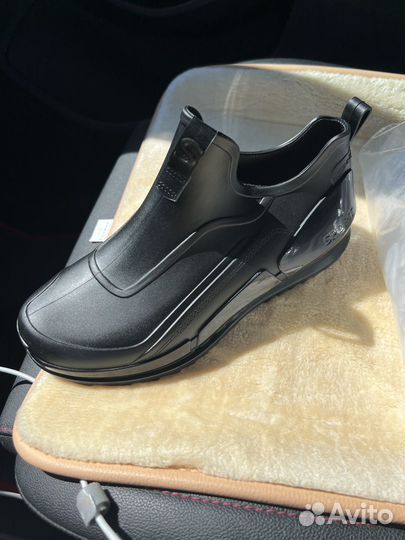 Кроссовки голоши