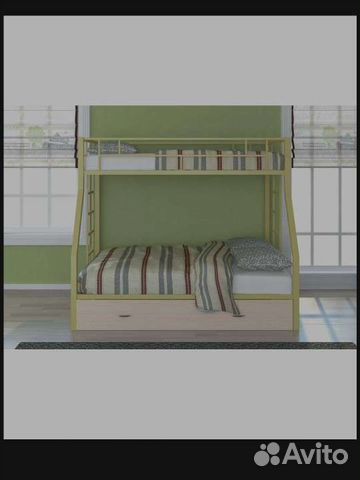 Двухъярусная кровать с матрасами и чехлами