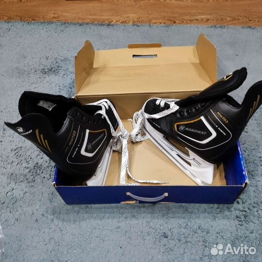 Хоккейные мужские коньки 43 размера