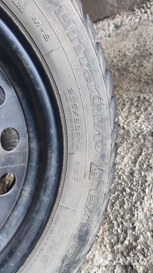 Goodyear UltraGrip Extreme 205/60 R16 92T