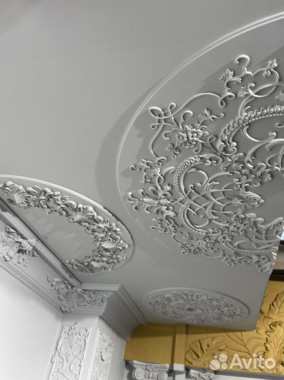 Розетка потолочная из гипса