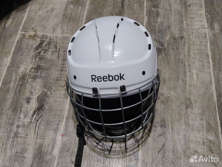 Хоккейный шлем