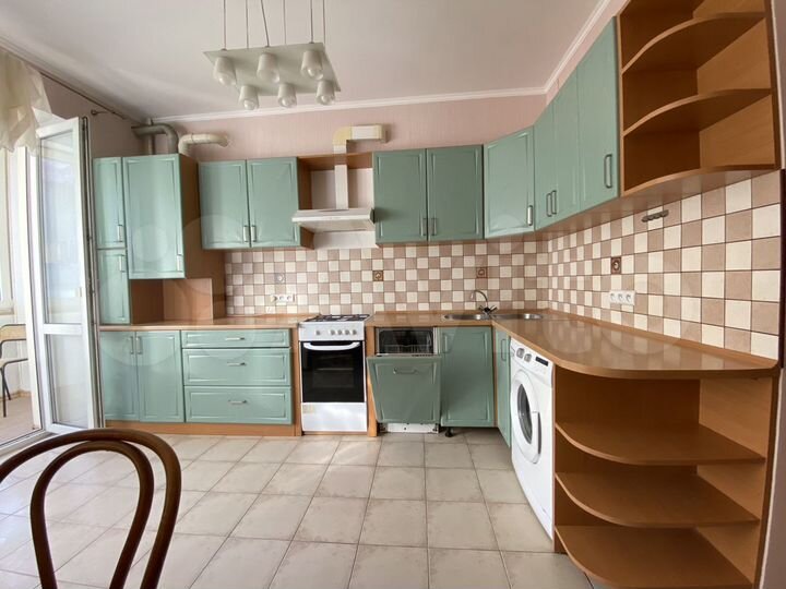 2-к. квартира, 60 м², 2/4 эт.