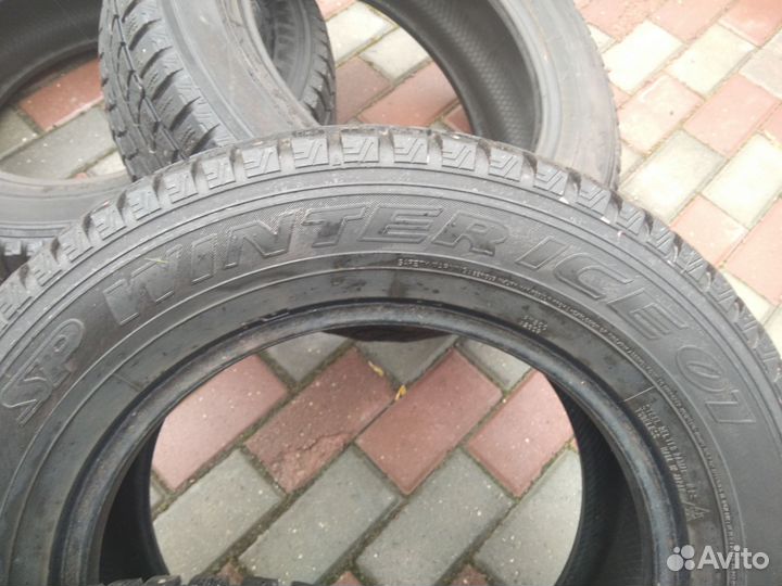 Dunlop SP Winter Ice 01 215/65 R16 102T