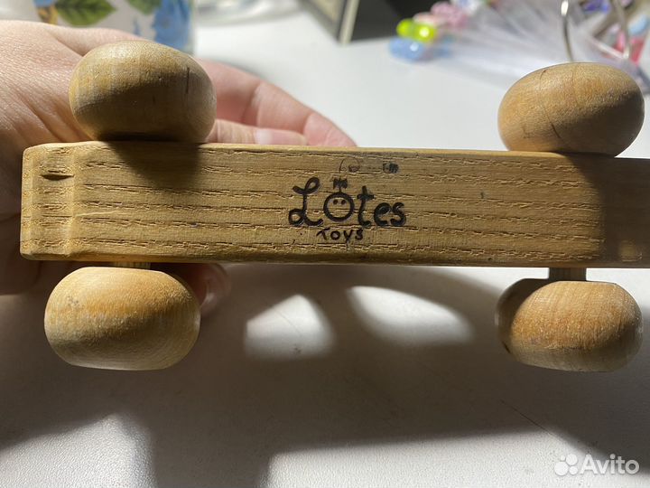 Развивающая игрушка деревянная машинка Lotes toys