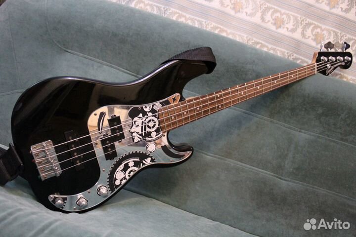 Бас гитара 4 струны Fender Squier Precision