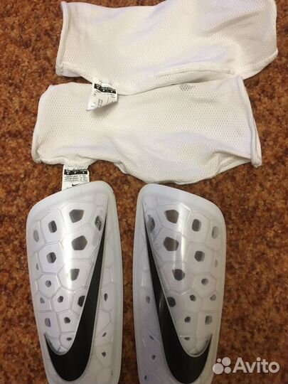 Футбольные щитки