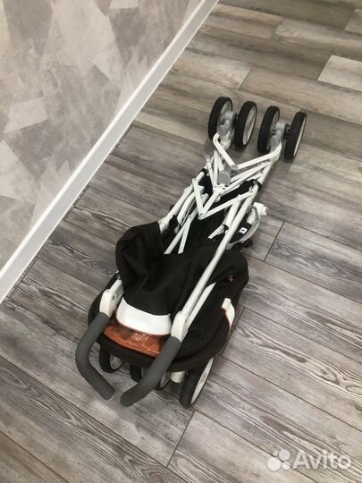 Коляска прогулочная Inglesina Trip