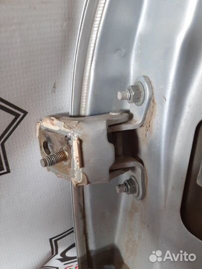Петля двери задняя правая Nissan Almera N16