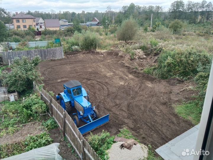 Чистка снега трактором