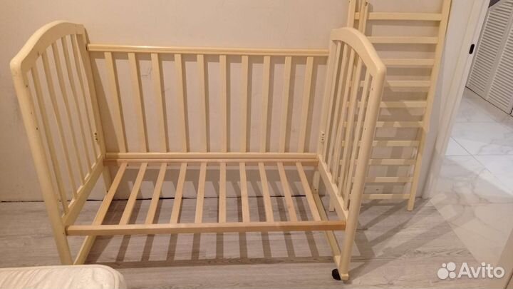 Детская кроватка