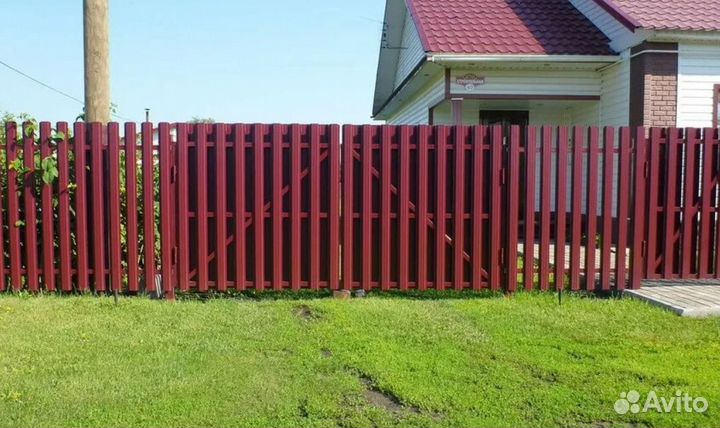 Забор из евроштакетника ,ворота качественно