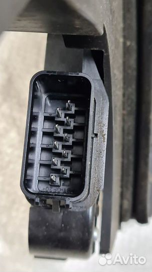 Замок двери задней левой Вольво V-50