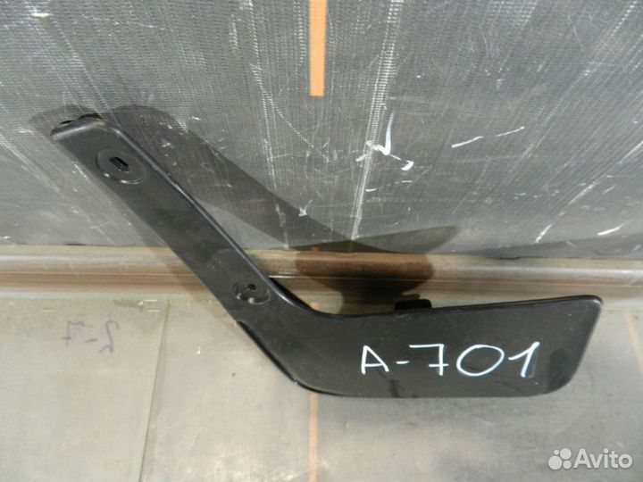 Брызговик задний правый -Nissan Tiida C11