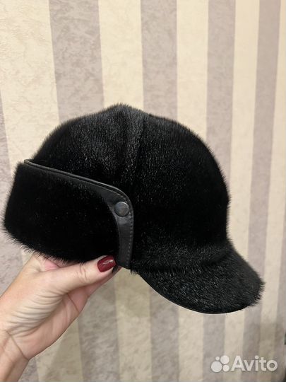 Кепка из натурального меха и кожи