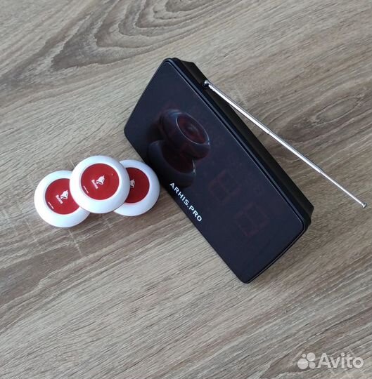 Кнпока вызова официанта и табло отображения вызова