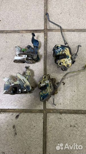 Замок открывания двери Mitsubishi pajero 2