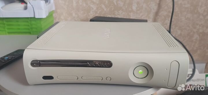 Приставка Xbox 360 и 5 дисков лицензионных