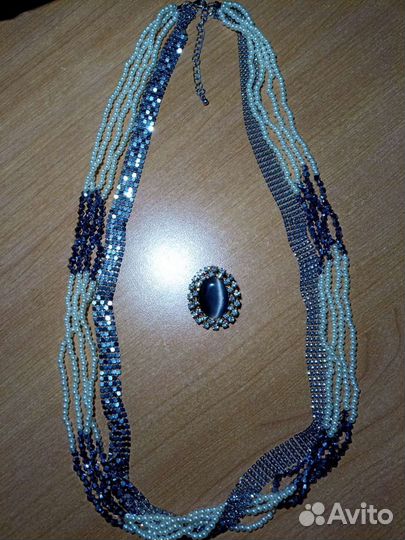 Бусы, брошь