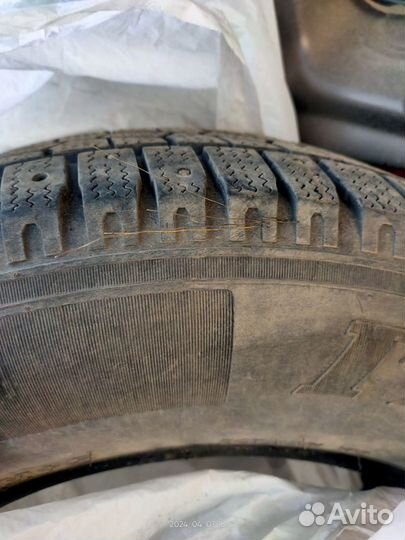 Kumho I'Zen Stud Snow KW11 225/70 R16 101Q