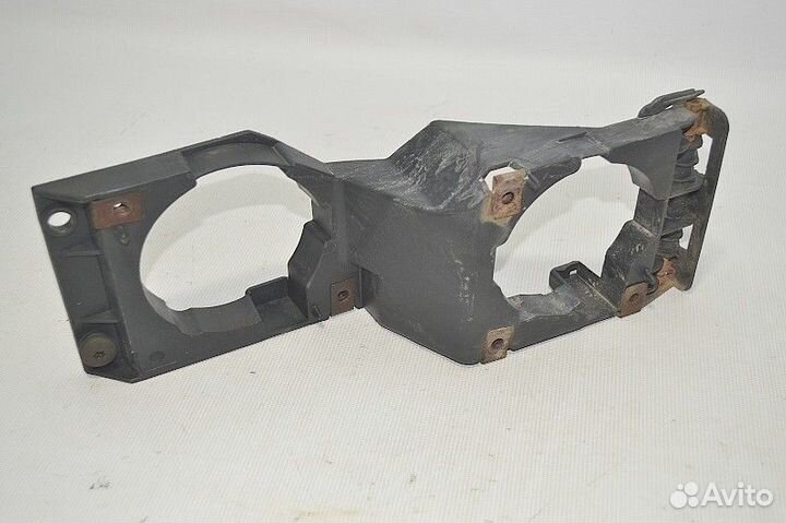 Рамка противотуманной фары, правая scania P-series