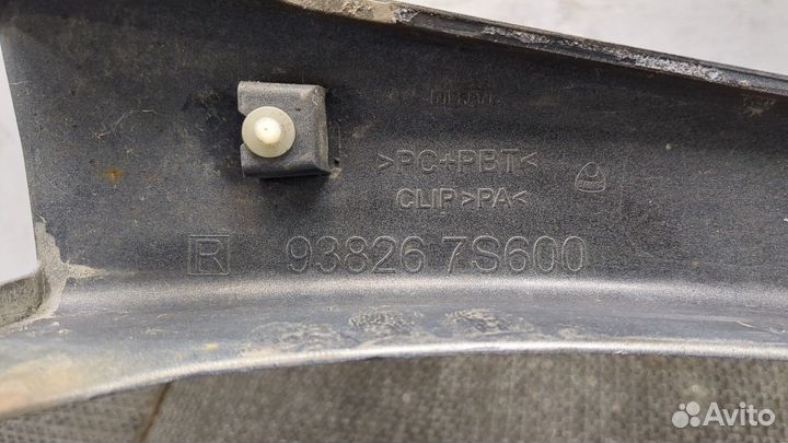 Молдинг крыла Infiniti QX56, 2004