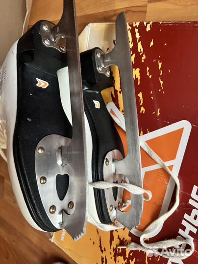 Коньки фигурные 38 размер