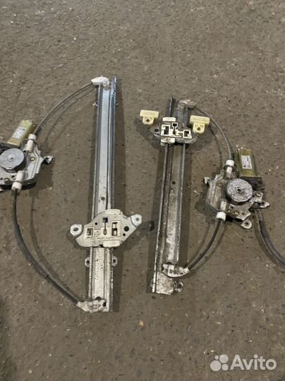 Стеклоподьемник Nissan Presage U30