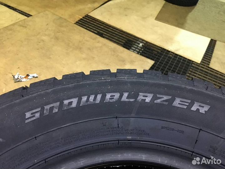Windforce Snowblazer 235/65 R17 108T