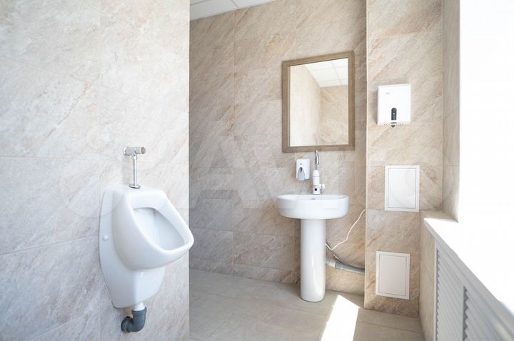 Офис из двух комнат, 59.6 (18.8+40.8) м²