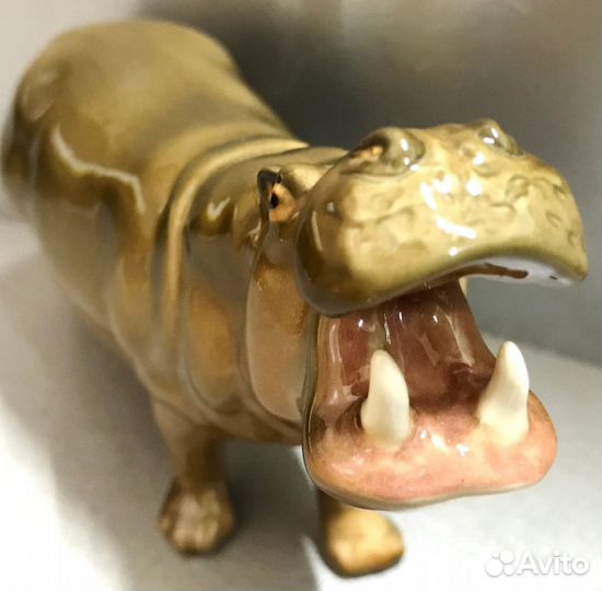 Бегемот фарфоровая статуэтка