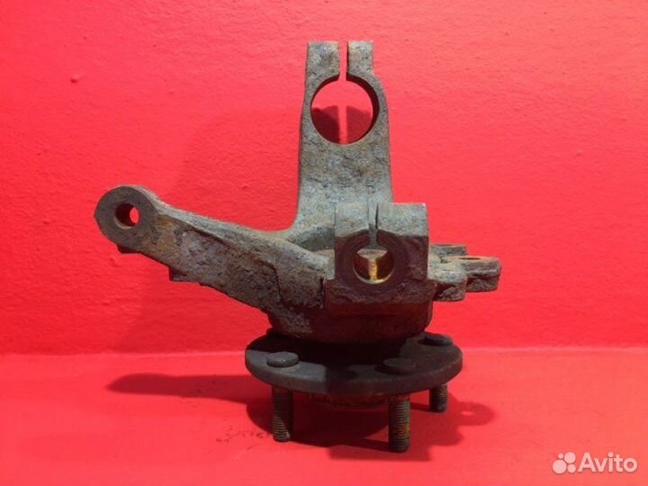 Кулак передний левый Mazda 3 BK Z6 VE 1.6L 1598