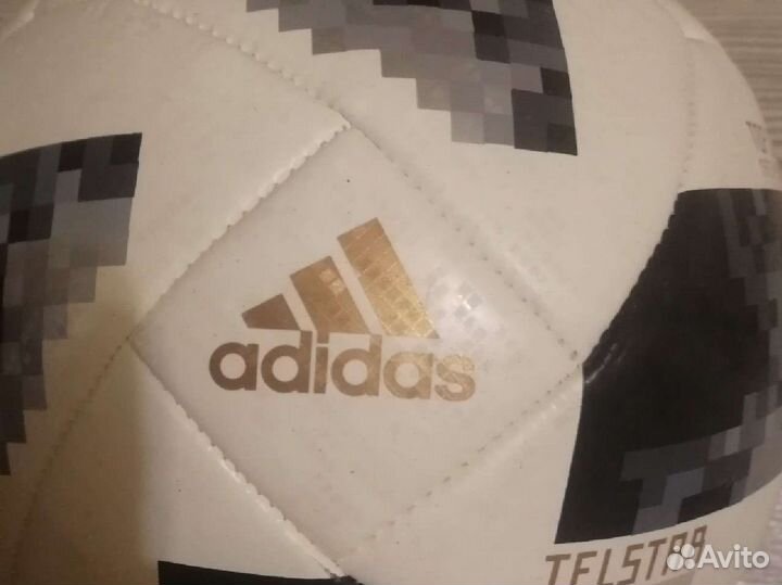 Футбольный мяч adidas telstar