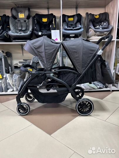 Прогулочная коляска для двойняшек