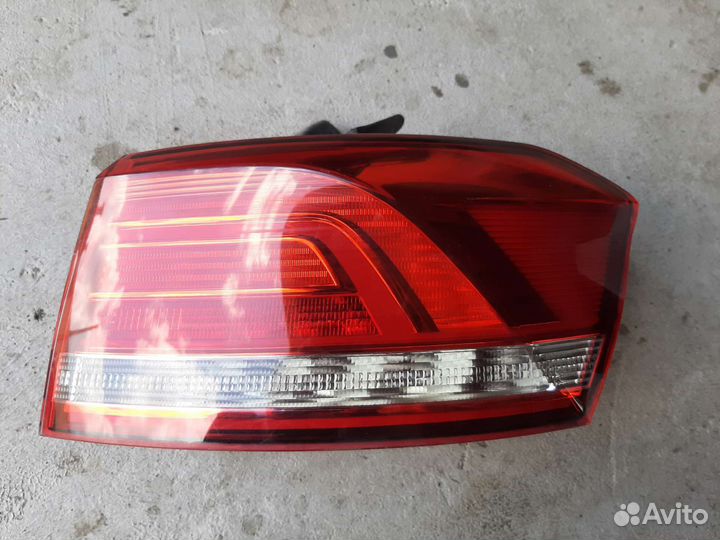 Фонарь задний правый универсал Passat B8
