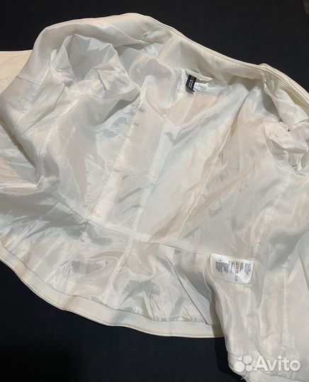 Белый женский пиджак 40 Divided