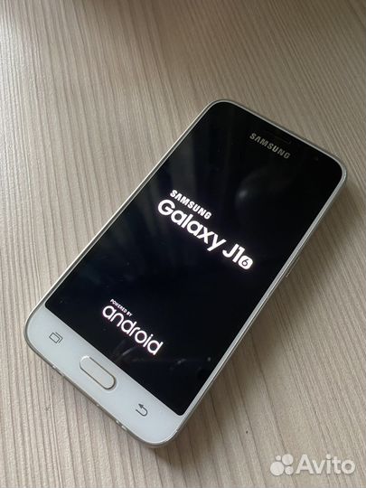 Телефон Samsung galaxy j1