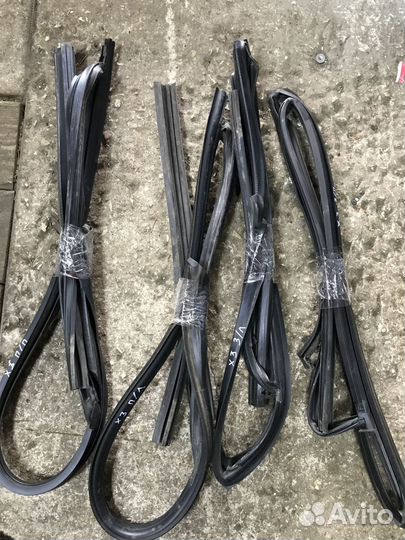 Уплотнитель бокового стекла BMW X3 Е83