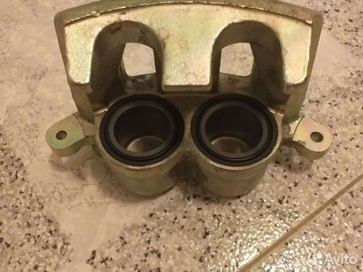 Суппорт правый Форд Транзит с 2000 по 2006