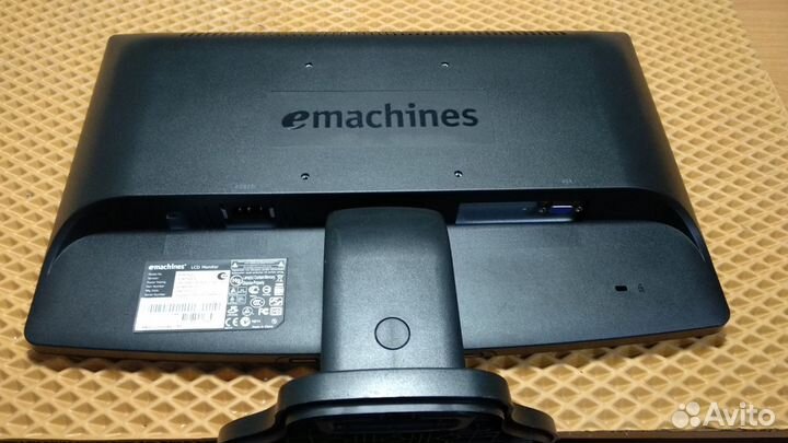 Широкоформатный ЖК монитор Emachines E190HQV