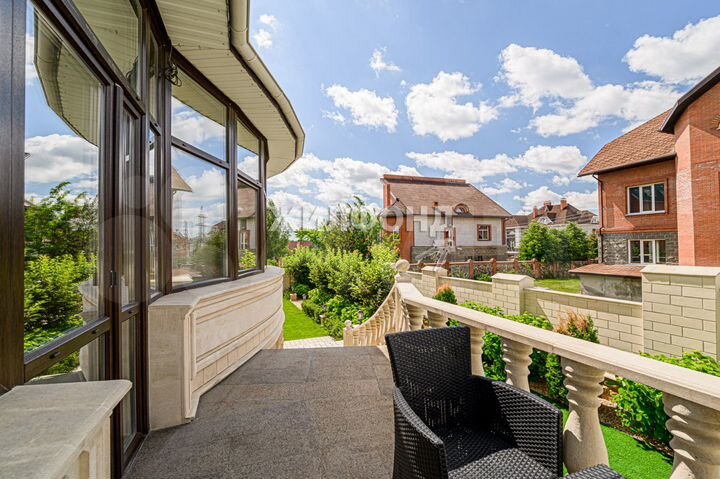 Коттедж 589,8 м² на участке 10 сот.