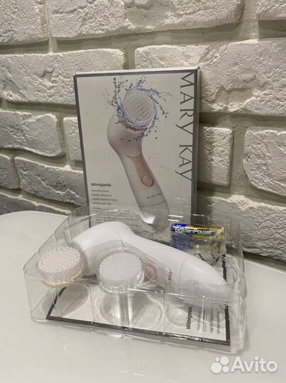 Щетка для умывания Mary Kay