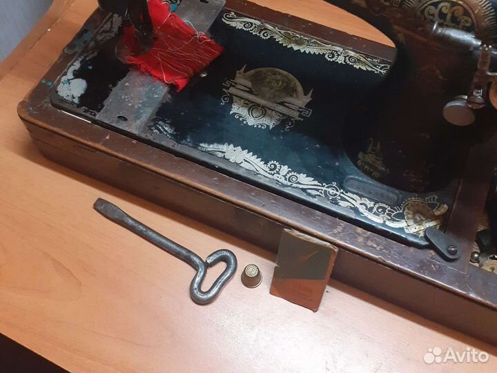 Швейная машина 