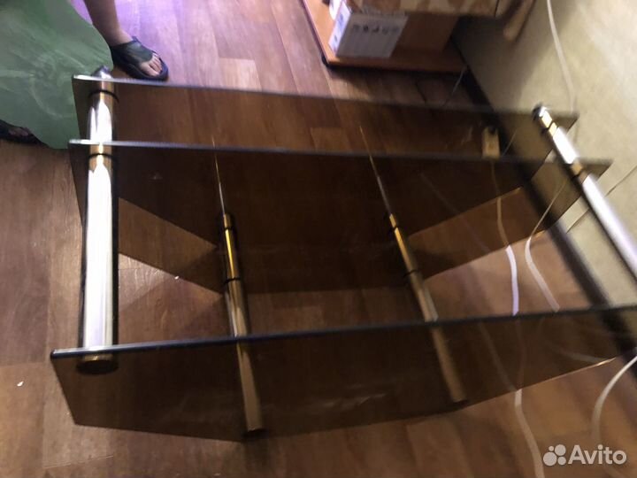 Тумба стеклянная под телевизор и аппаратуру тв