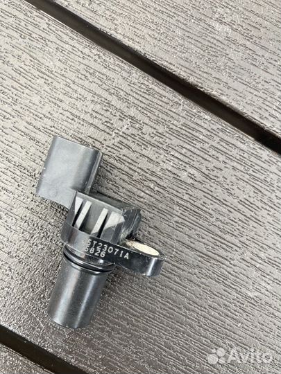 Датчик положения распредвала lancer 9