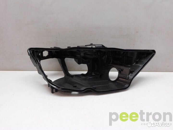 Б/У Корпус фары правой 4K0941036 VAG