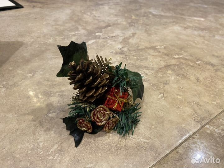 Новогодняя ветка ель шишка подарок 18 см декор