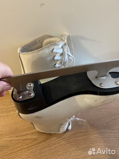 Коньки фигурные женские