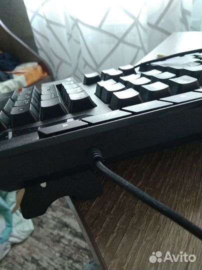 Продаю клавиатуру ей пол года в хорошем состояние